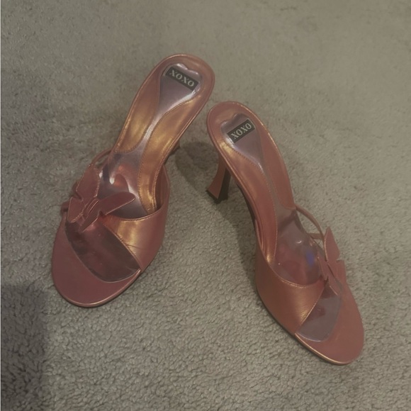 XOXO Metallic Pink Leather Slides 3” Heels Size 6.5M with Butterfly motif - Picture 5 of 5